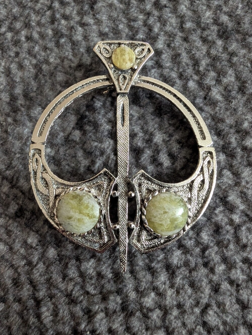 Vintage Green Jade Stone Silver Irish Celtic Shawl Pin Brooch